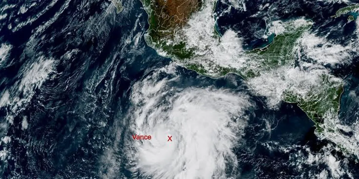 Vance se convierte en huracán categoría 1; prevén lluvias y oleaje elevado en estos estados