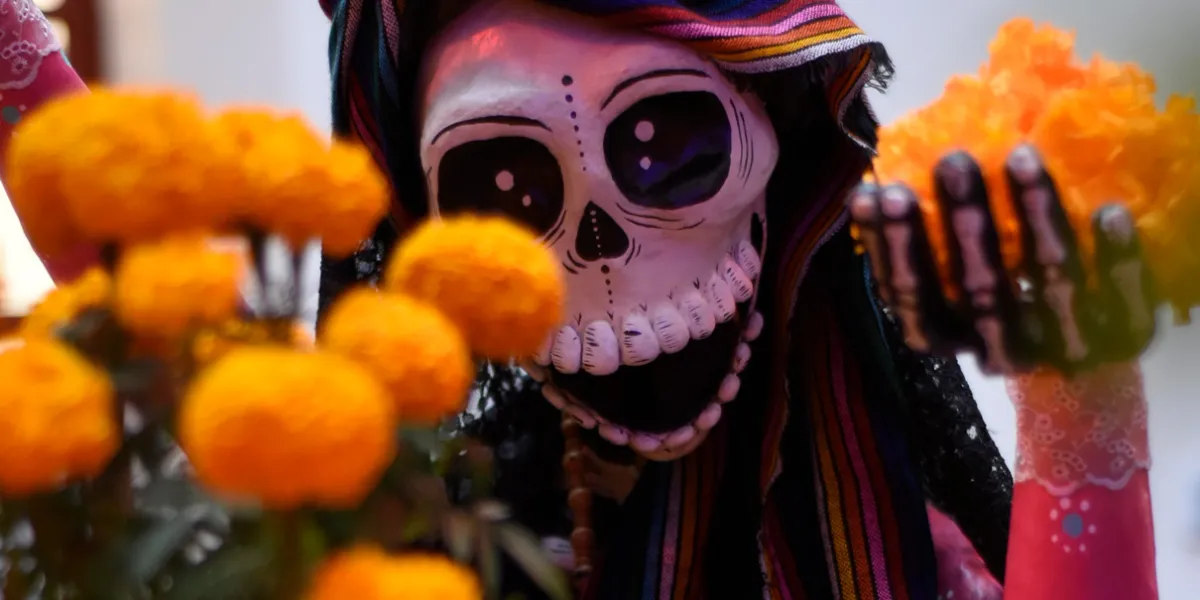Inauguran ofrenda “Cultura, Muerte y Tradición. Altar dedicado a los Artistas Universitarios”