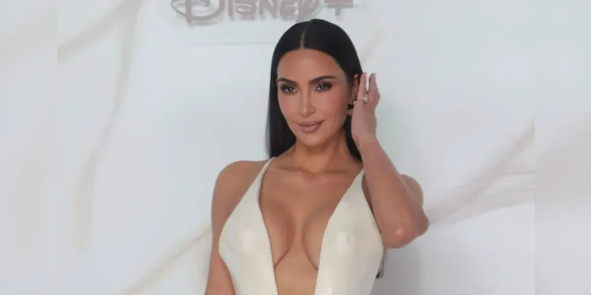 Kim Kardashian sorprende en México con un atuendo que no pasó desapercibido