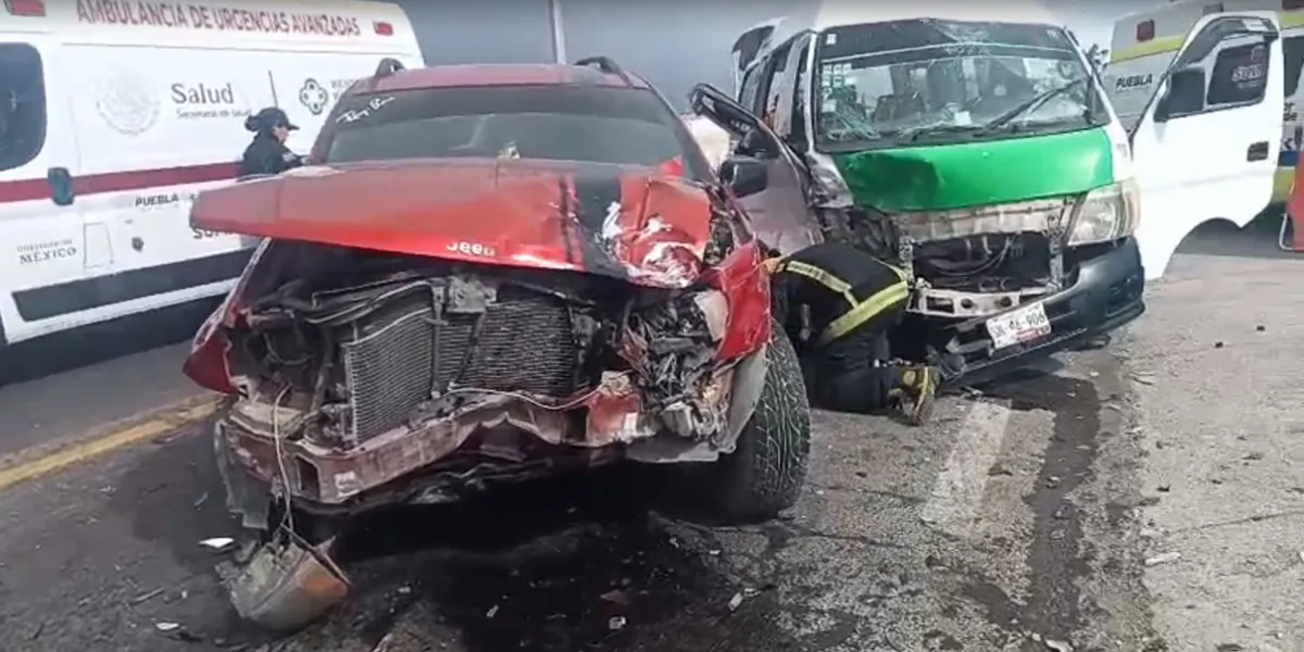 Choque dejó lesionados a pasajeros de combi en Cañada Morelos 