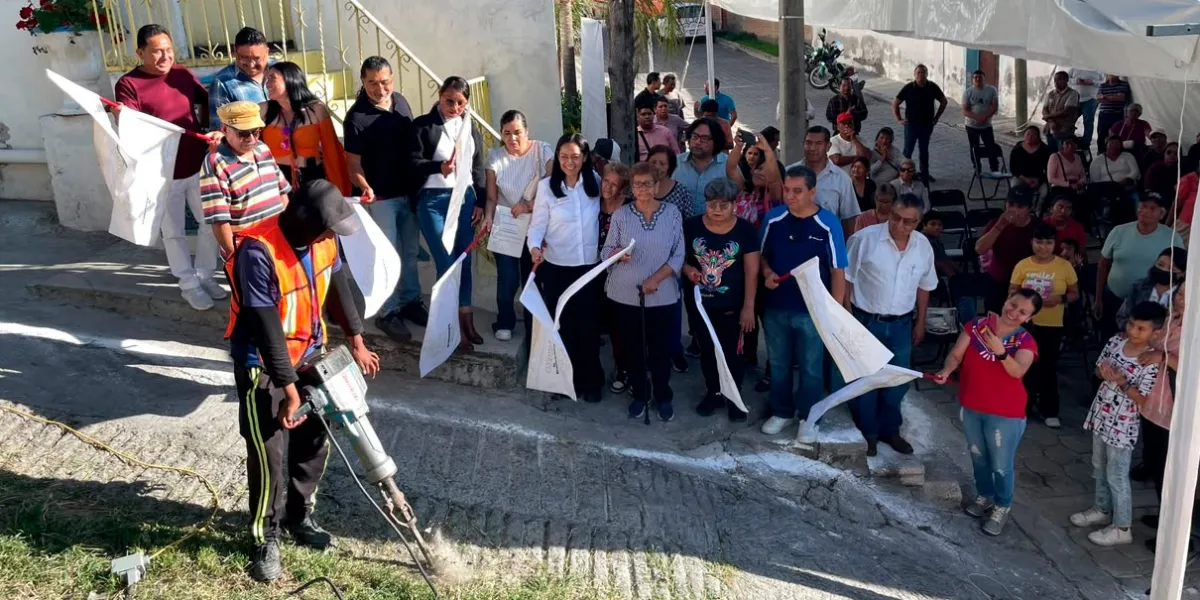 Obras que transforman Atlixco: Ariadna Ayala atiende petición de vecinos de Altavista