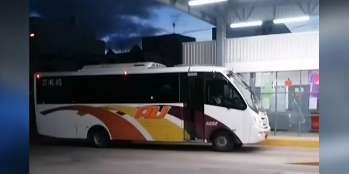 Más de 8 horas sin servicio de autobús en Serdán por bloqueos carreteros