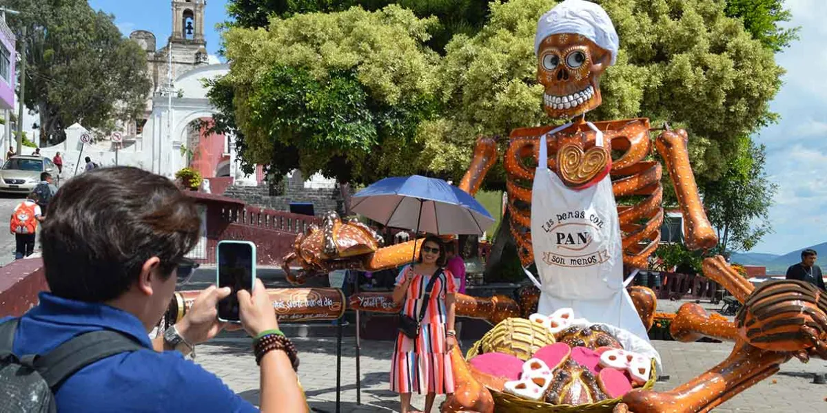 Atlixco abre Valle de Catrinas 2026 con figuras de hasta ocho metros