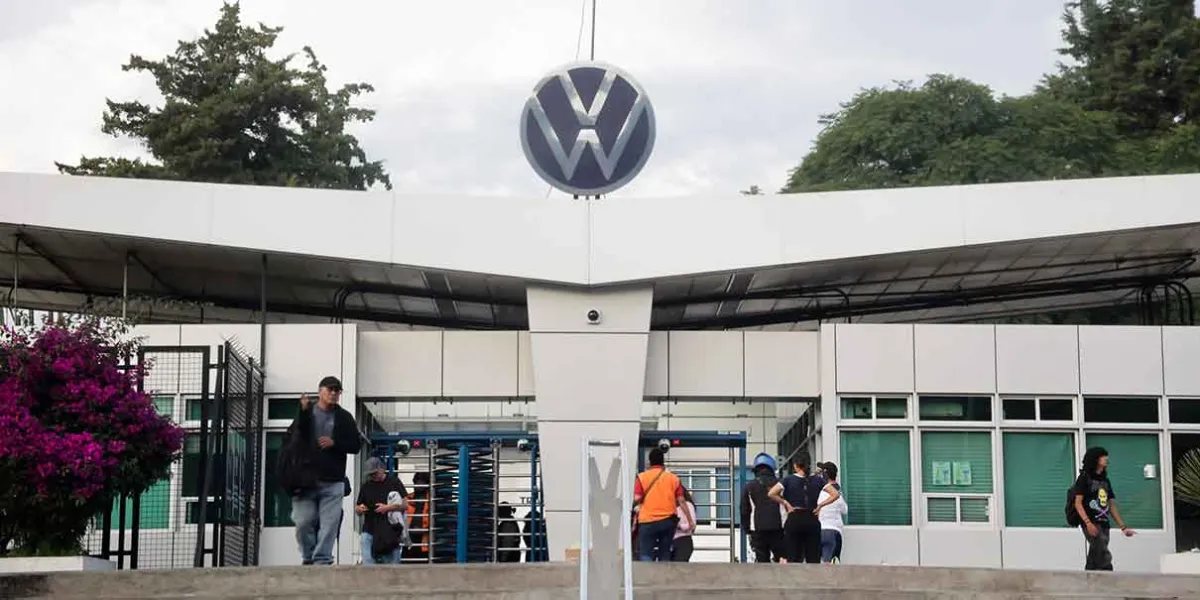 Volkswagen parará labores el 15 de octubre para votación salarial en Puebla
