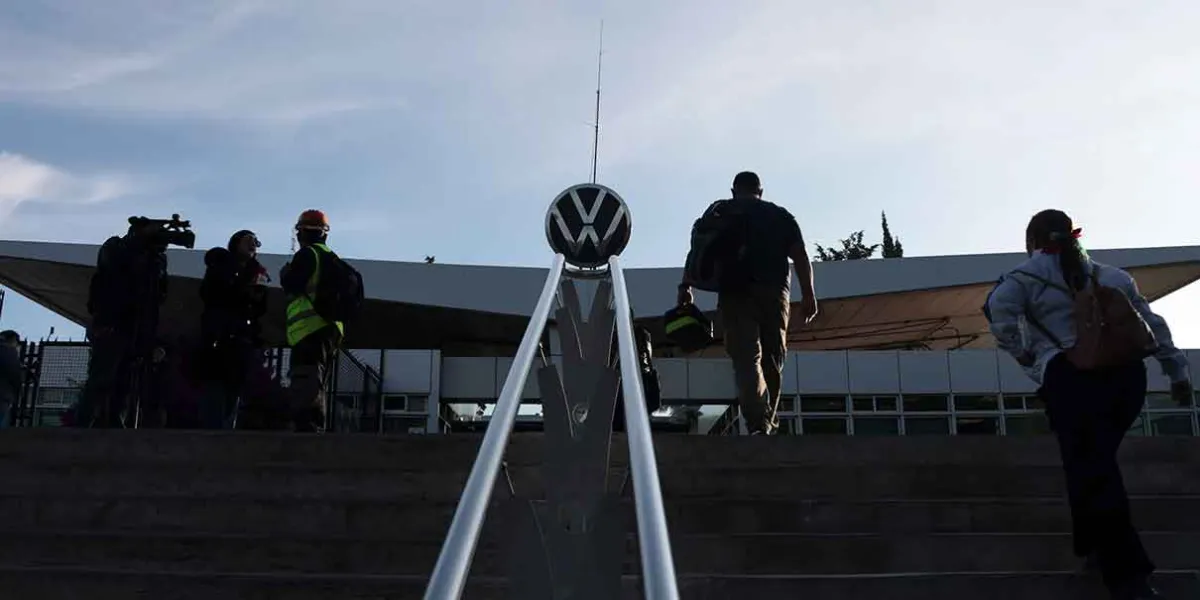 Gobierno federal interviene para evitar huelga en Volkswagen