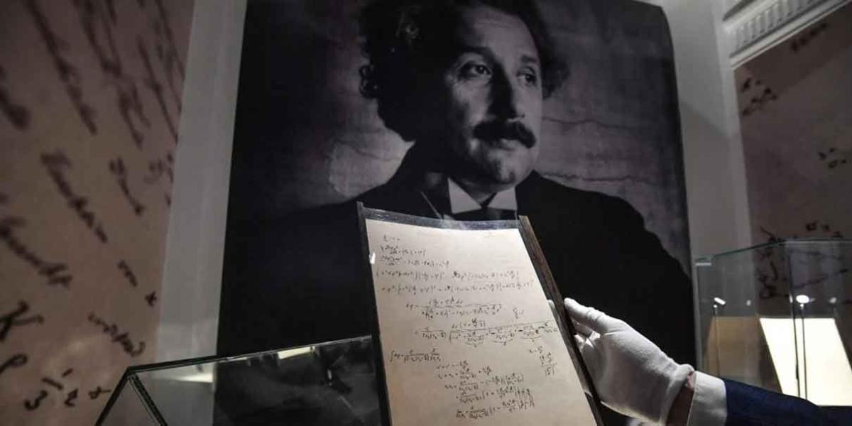 13 mdd por borrador de Einstein