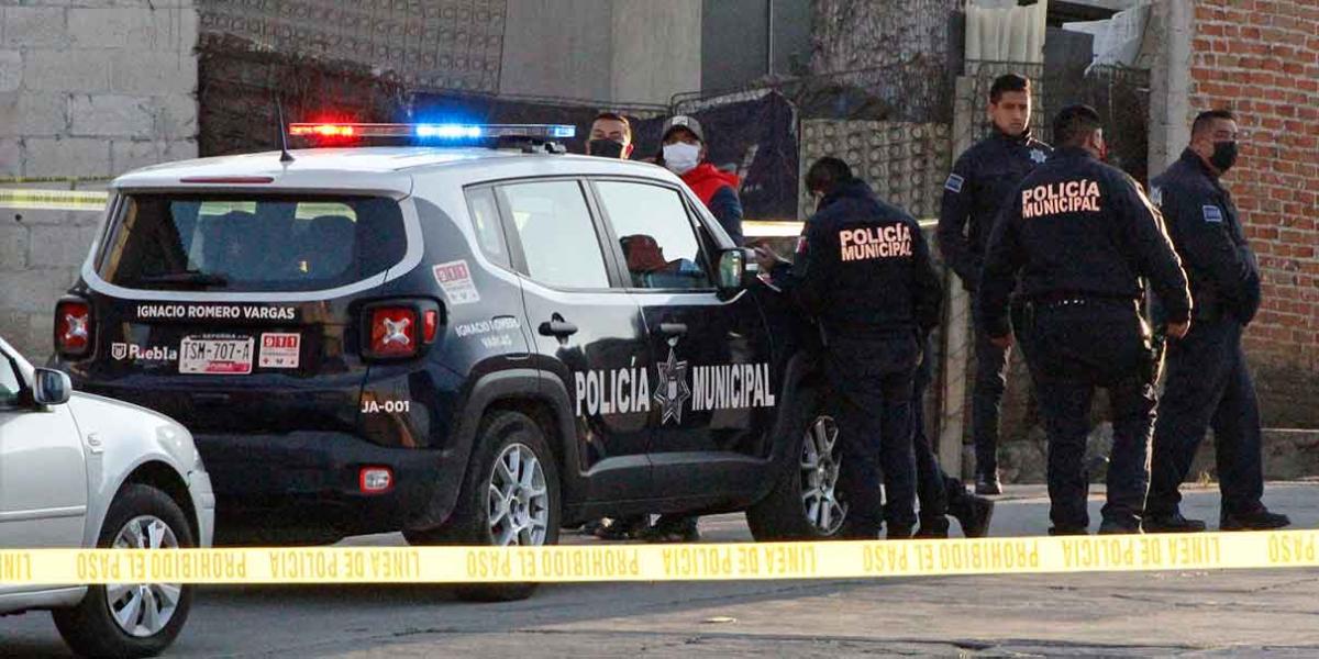 Abandonan a encobijado en calles de La Libertad, en Puebla capital