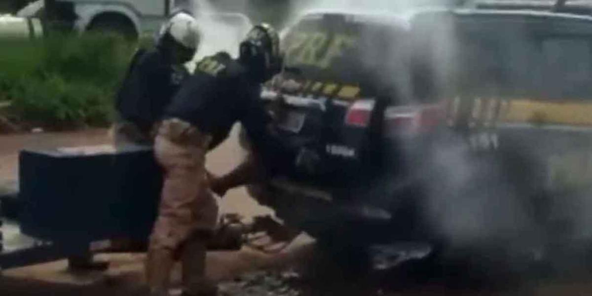 Policía brasileña gasea a un hombre hasta la muerte en la cajuela de auto
