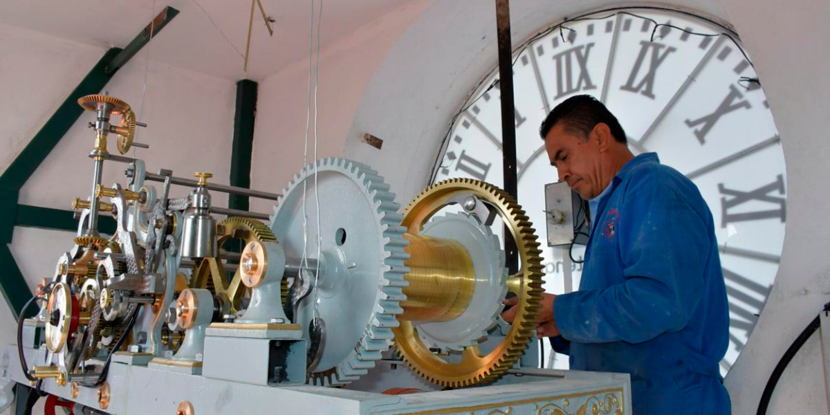 Los relojes de “El Gallito” y Palacio Municipal vuelven a dar la hora