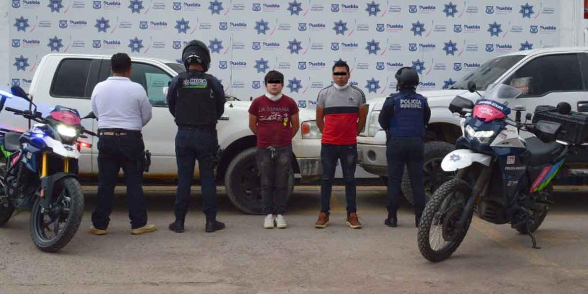 Viajaban 28 migrantes en dos camionetas en Puebla; hay dos detenidos