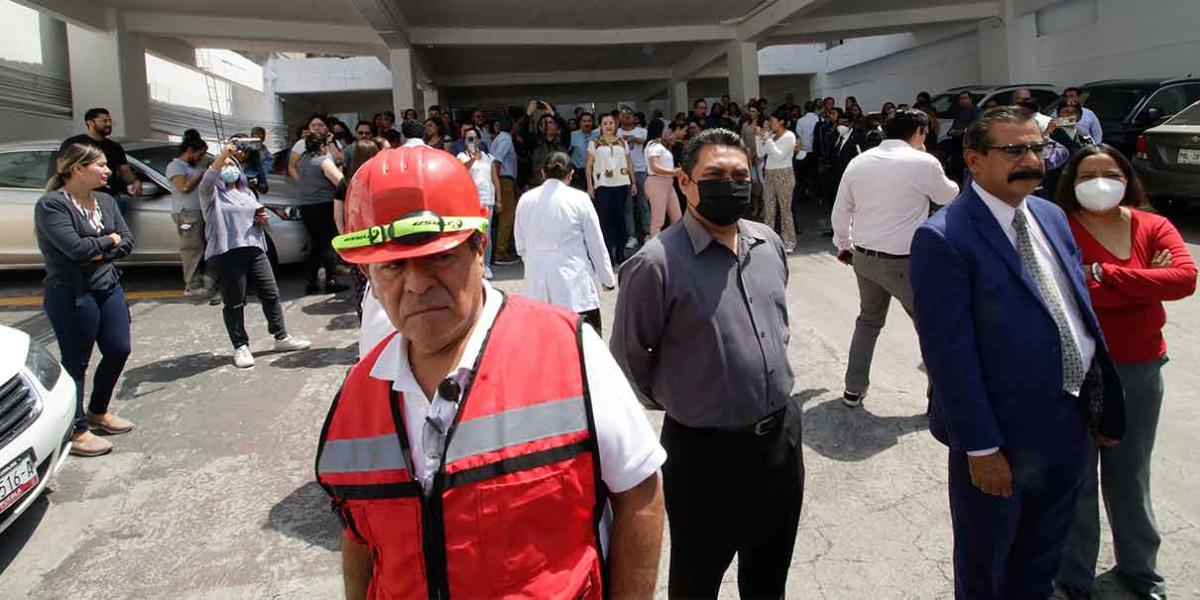 140 personas, entre diputados y trabajadores, desalojan el Congreso de Puebla
