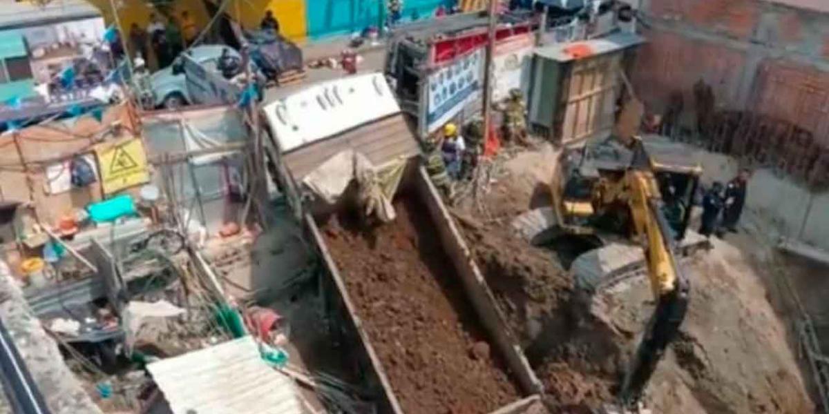 Trabajadores quedaron sepultados por derrumbe de la construcción de la Cuauhtémoc 