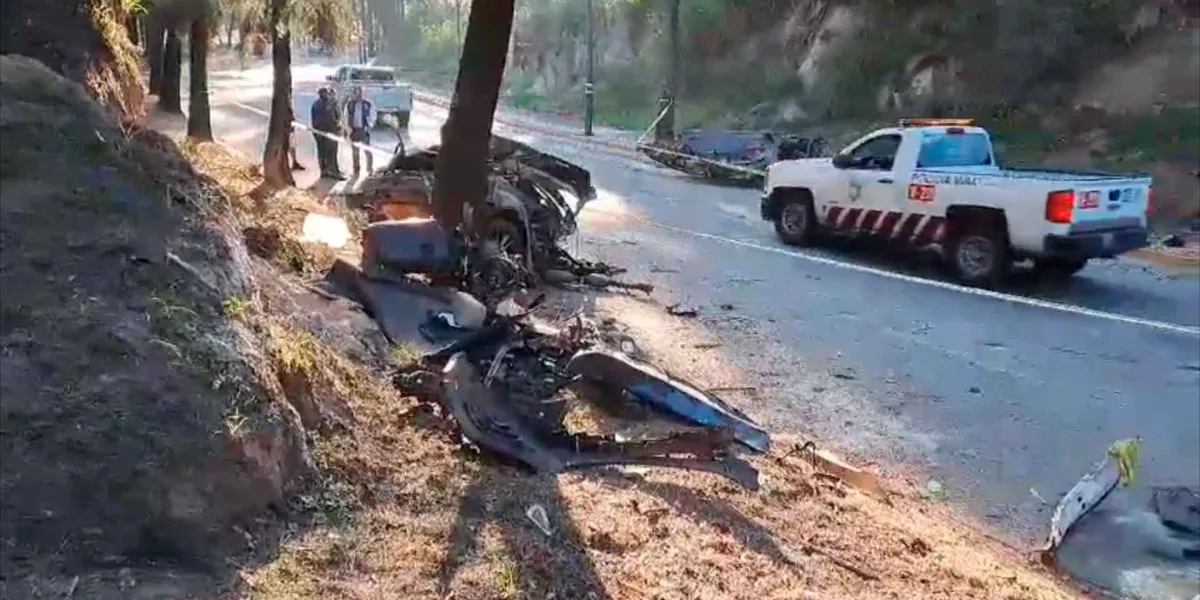 Camioneta quedó destrozada tras impactarse contra un árbol; conductor sobrevive de milagro