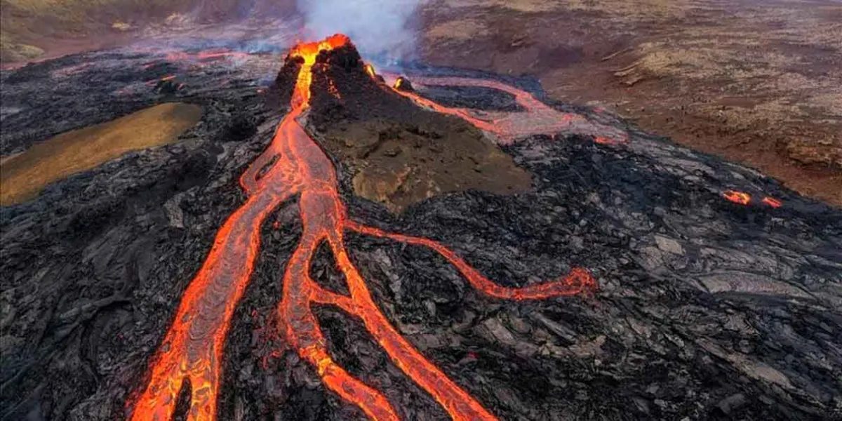 Por enjambre sísmico y alerta de erupción de volcán, Islandia en estado de emergencia 