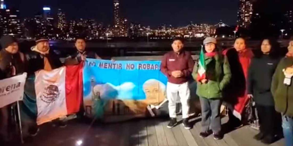 Mexicanos en el extranjero le cantan las mañanitas a López Obrador en su cumpleaños 70