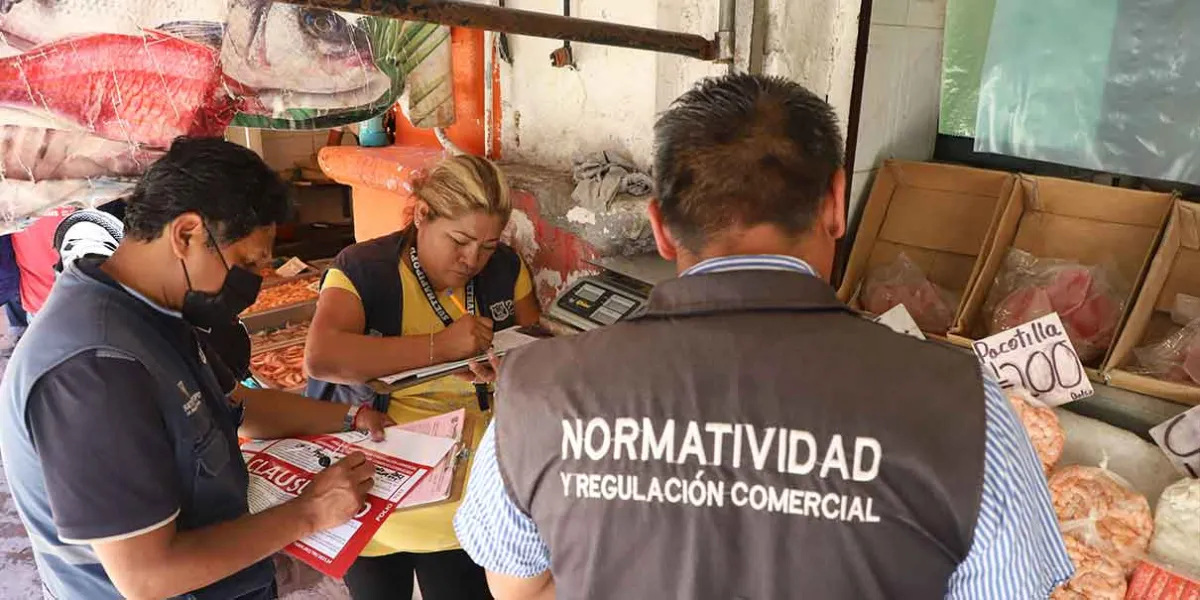 Primera clausura en el mercado de marisco por contaminar con aguas residuales