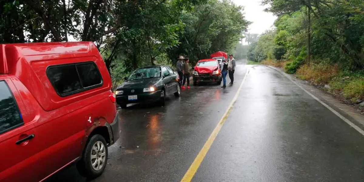 Aparatoso choque se registra en Venustiano Carranza; hay dos lesionados