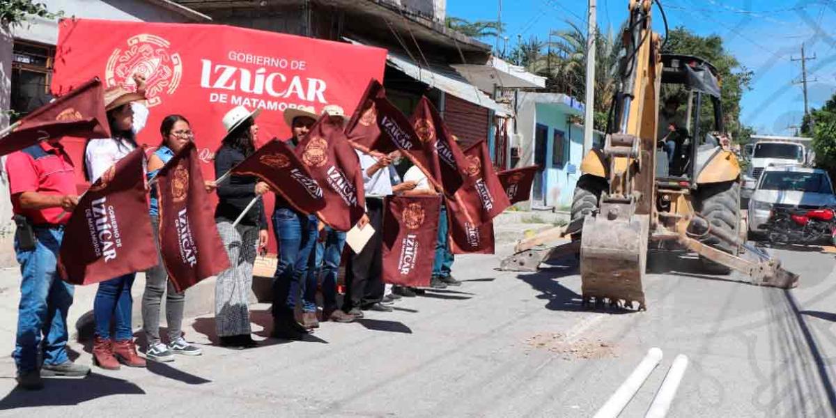 Irene Olea arrancó la rehabilitación del drenaje sanitario en La Asunción, en Izúcar
