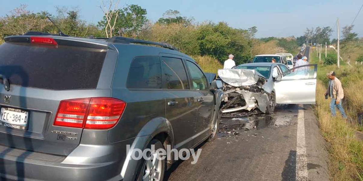 Automovilista intentó rebasar y provoca terrible accidente en la Pachuca-Tuxpan