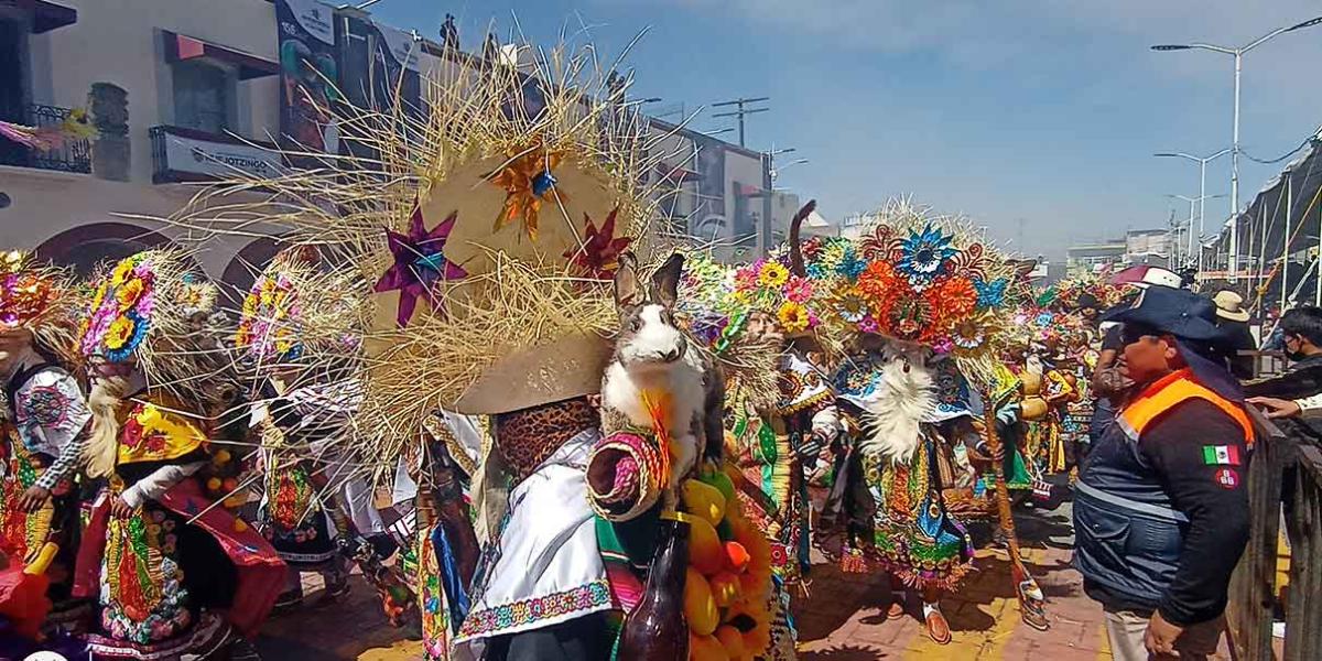 Carnaval de Huejotzingo lleno de algarabía y sana convivencia