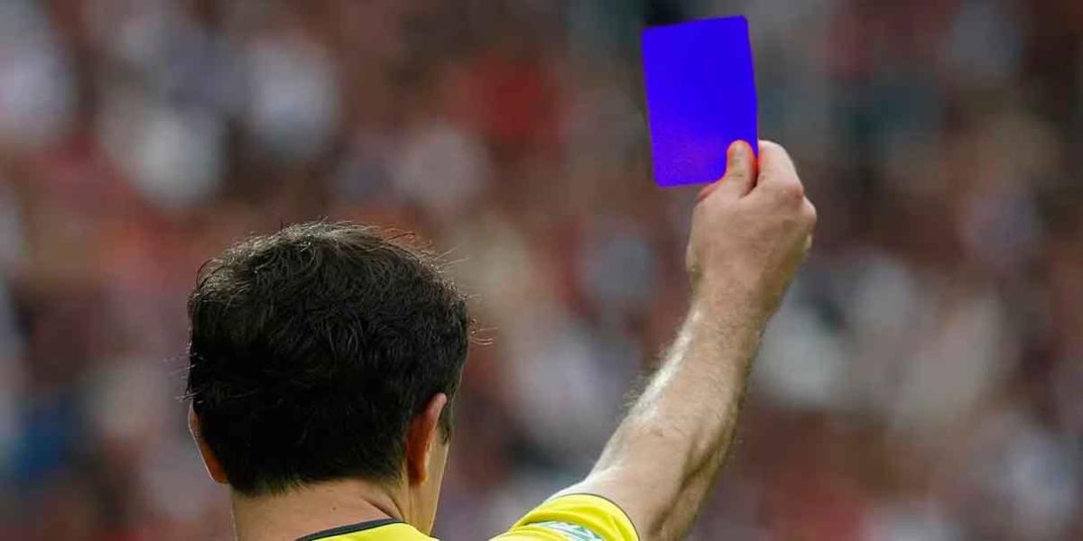 FIFA implementará la tarjeta azul en el futbol ¿para qué sirve y cuándo se usará?