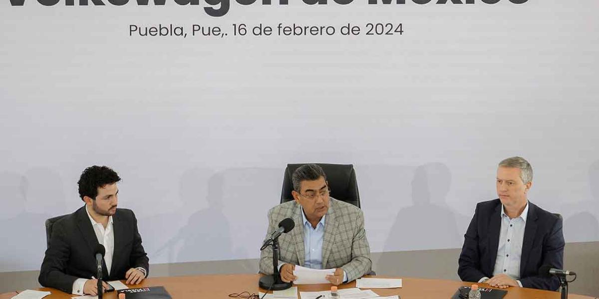 VW invertirá en electromovilidad en Puebla, informó Sergio Salomón Cépedes