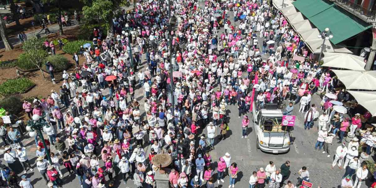 Salieron conservadores poblanos a manifestarse contra reformas de Obrador 