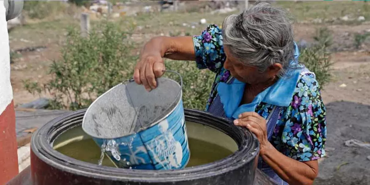 Agua de Puebla limita distribución del vital líquido en la López Mateos, acusan vecinos