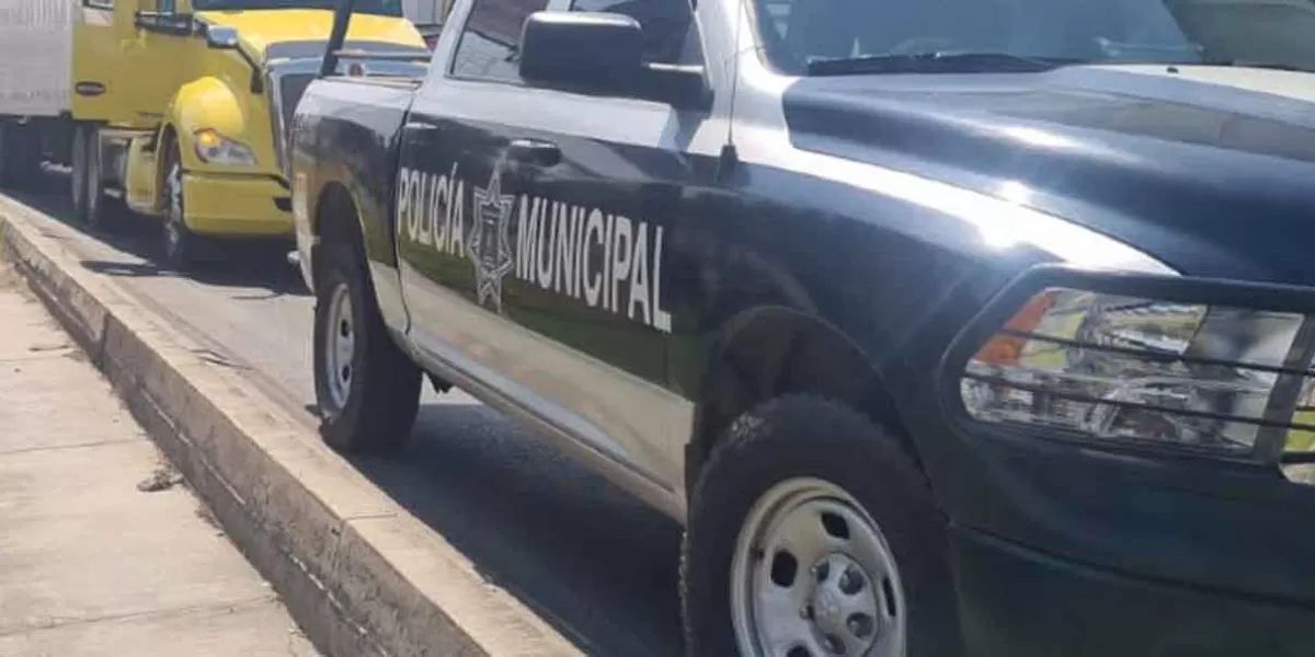 Atrapan a dos ladrones de tráiler y rescatan a chofer en Puebla