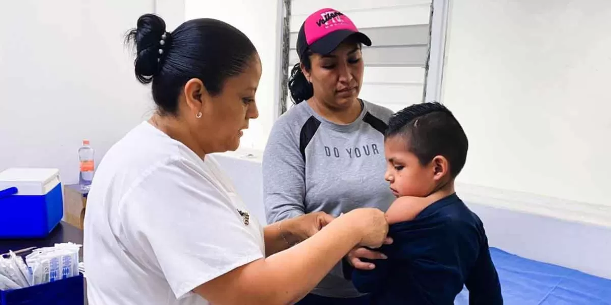 Estas vacunas ofrece el SMDIF para bebés, niños y adultos