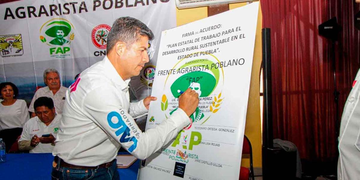 En Tehuacán, Eduardo Rivera firma acuerdo con el Frente Agrarista Poblano
