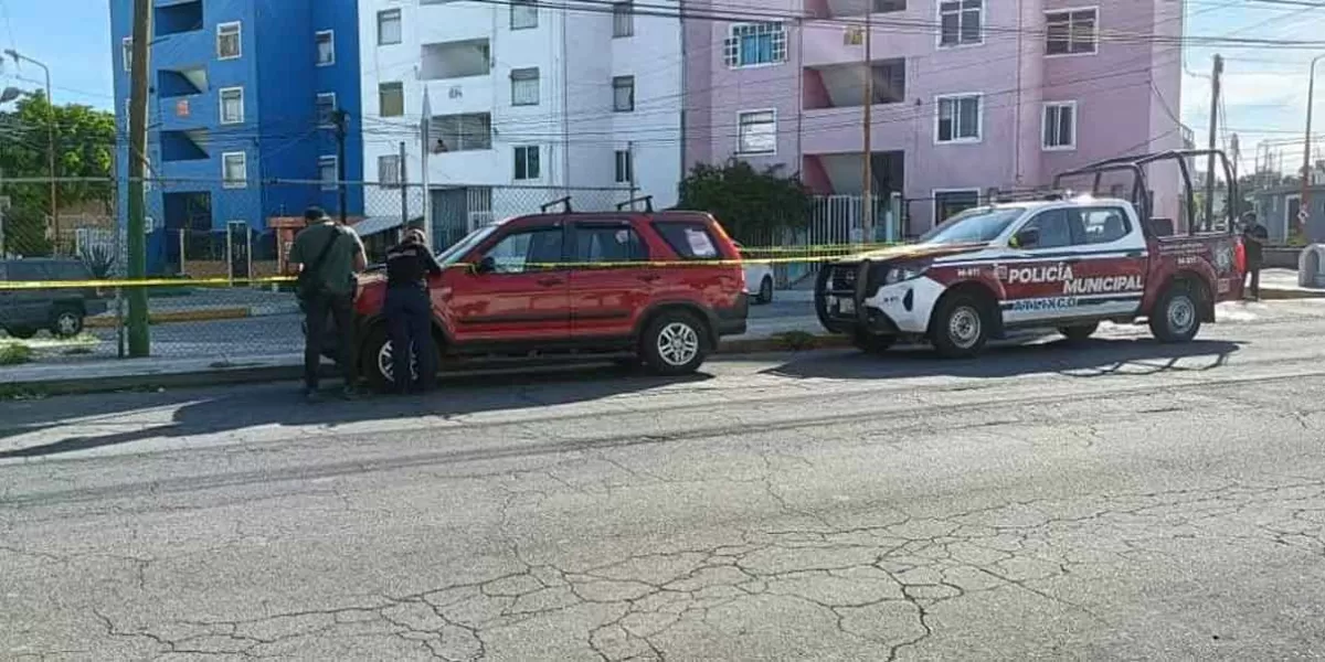 Hombre hallado sin vida en vehículo en Atlixco