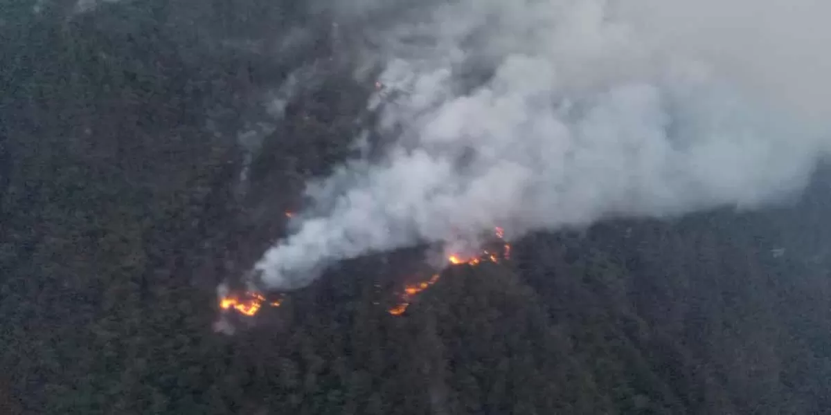 Se mantiene activo el incendio forestal en Quimixtlán