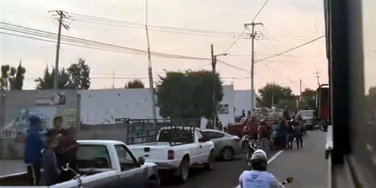 Tras homicidio tumultuario en Coyula; habitantes mantienen retenida a una persona