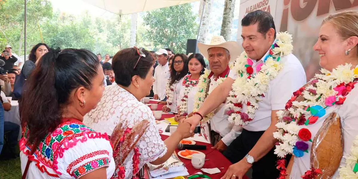 Alejandro Armenta promete desarrollo y bienestar en pueblos originarios