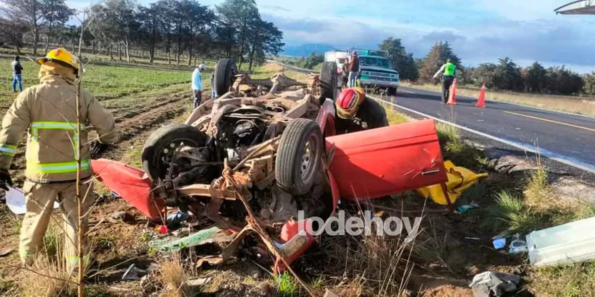 Se despedazaron camionetas al estrellarse en El Seco; hubo un muerto