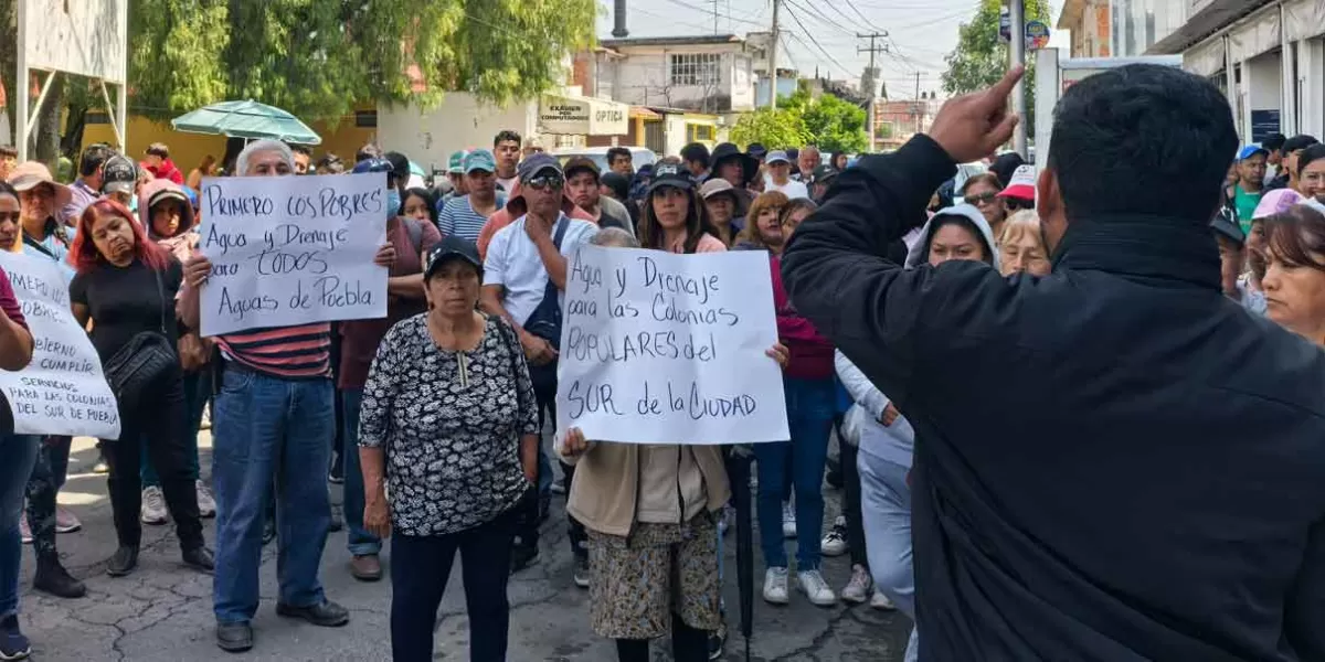 Antorchistas piden agua y drenaje con cierre vial en San Manuel