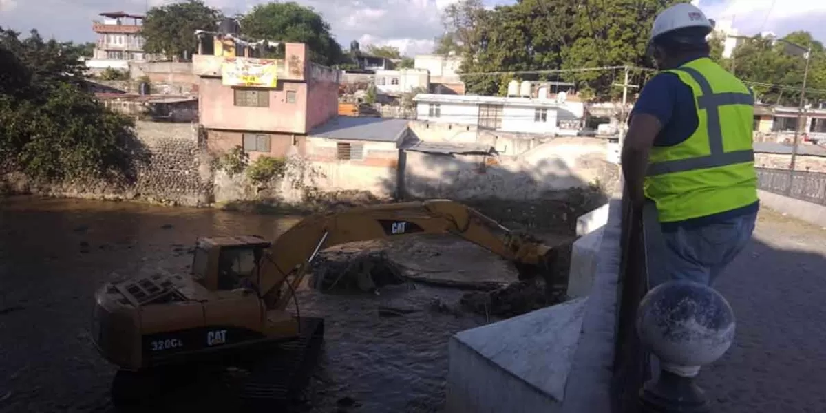 Protección Civil y Bomberos de Izúcar liberaron el paso del Río Nexapa