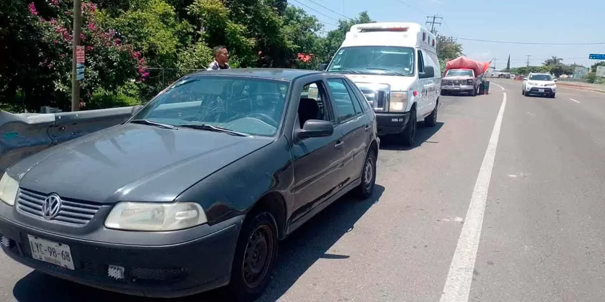 Embarazada da a luz en ambulancia; Hospital de Izúcar sin servicio el fin de semana