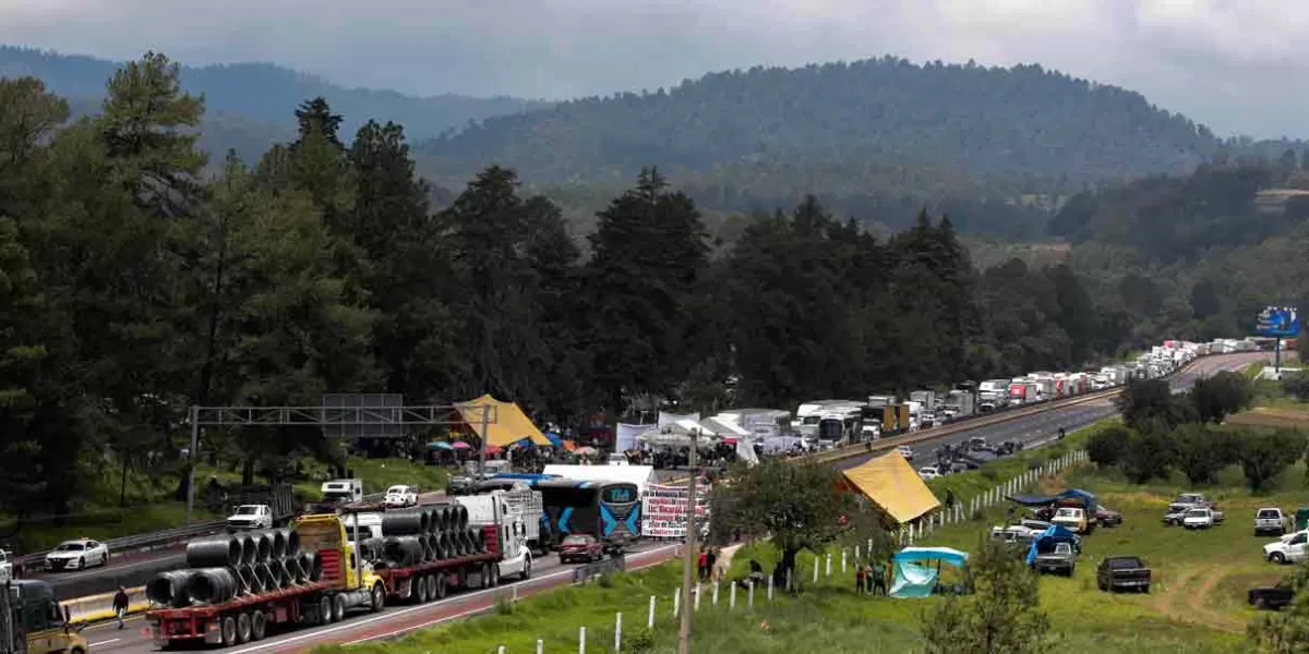 36 horas sin paso en la autopista México-Puebla, el Arco Norte y en la Sierra Norte 