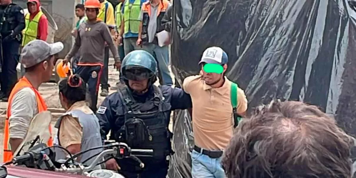 Trabajadores de Texmelucan detienen a ladrón de herramientas en el Mercado Municipal