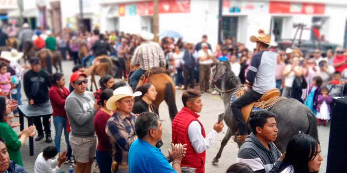 Llegan 3 mil jinetes de tres estados a Serdán por tradición religiosa 