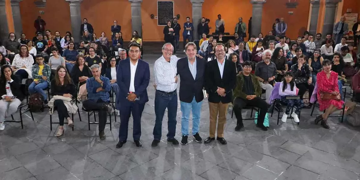 Gobierno de Puebla impulsa la lectura con jornada poética de Luis García Montero