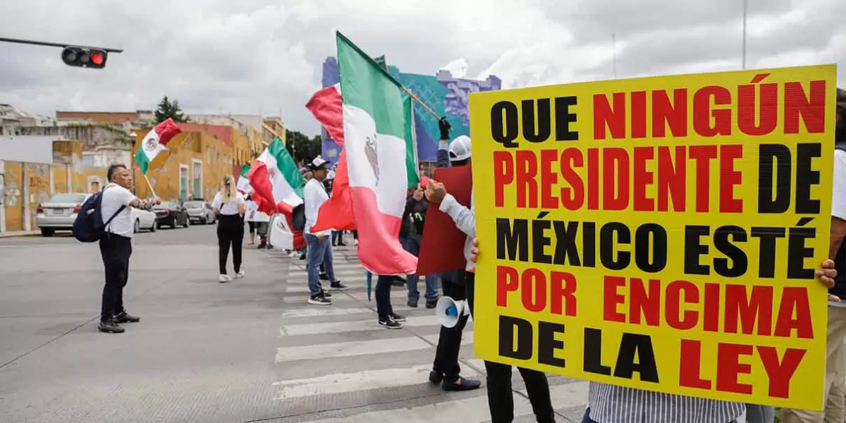 Trabajadores del Poder Judicial bloquean el bulevar 5 de Mayo con protesta 