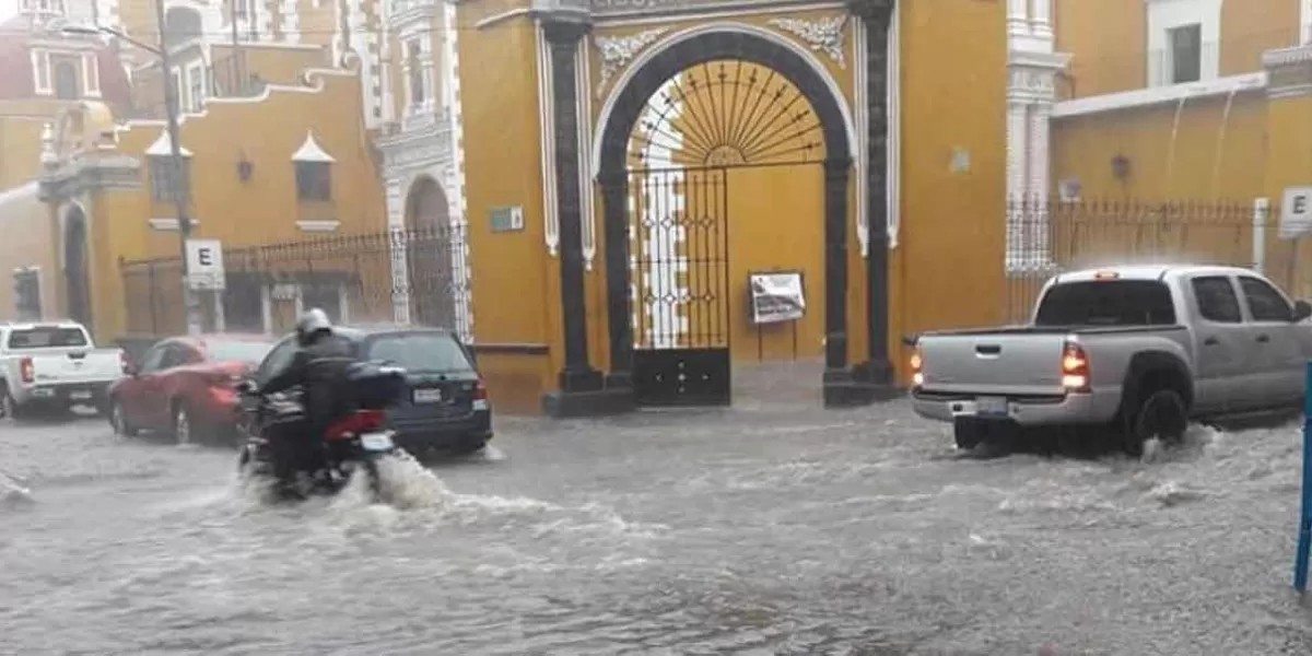 Lluvias dejan afectaciones en caminos a comunidades de Atlixco