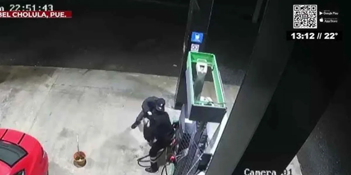 A punto de pistola ladrones asaltan a un despachador de gasolinera en Cholula