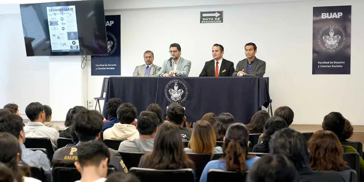 BUAP celebra 25 años de formar profesionales en Relaciones Internacionales