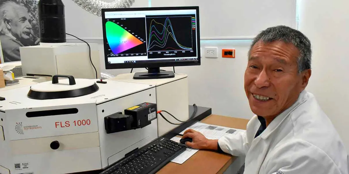 Rosendo Lozada de la BUAP  es premiado por sus innovadoras investigaciones en materiales 