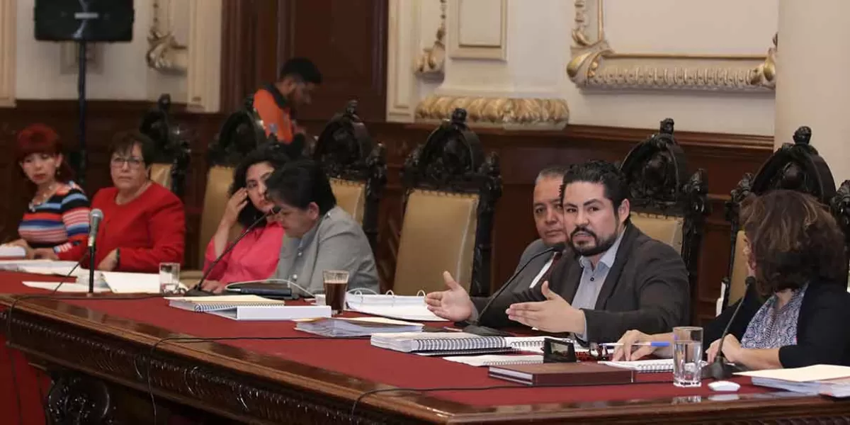 Cabildo de Puebla es exhibido con adeudo millonario