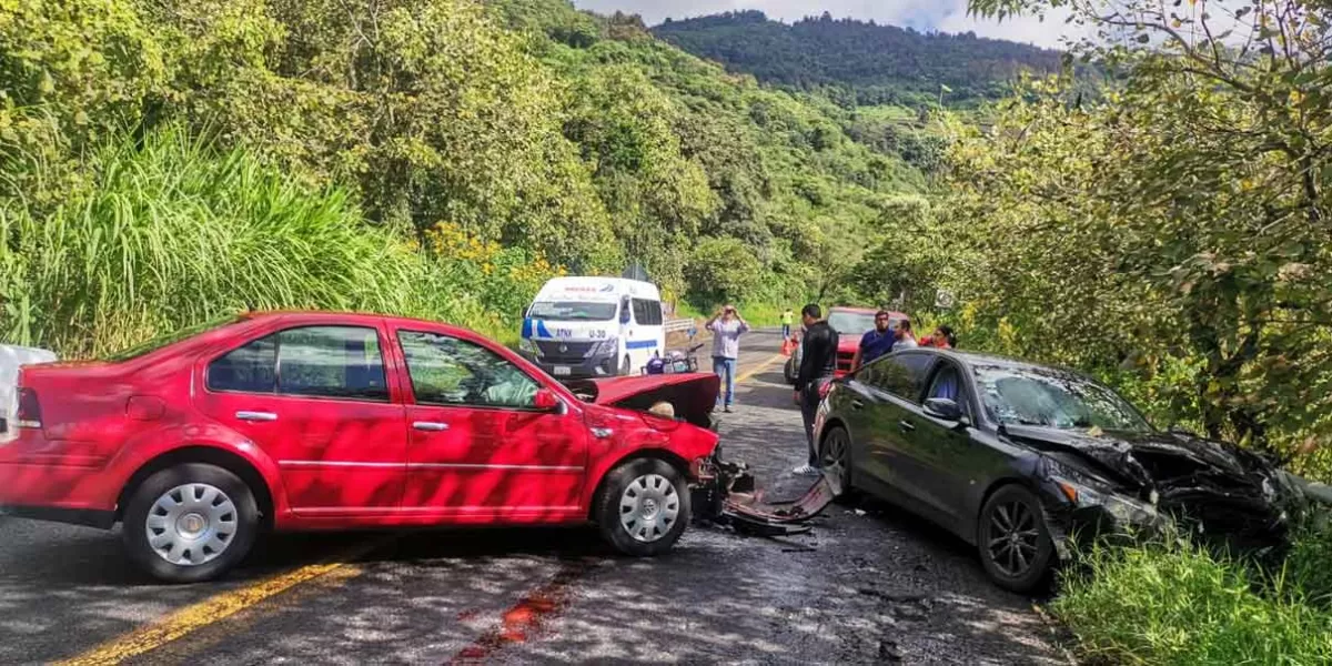 Choque bloquea carretera federal a Pachuca-Tuxpan